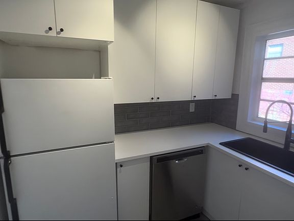 2nd image of 821 Barnett St NE APT 3
