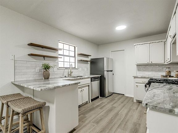4th image of 10104 Primrose Ln