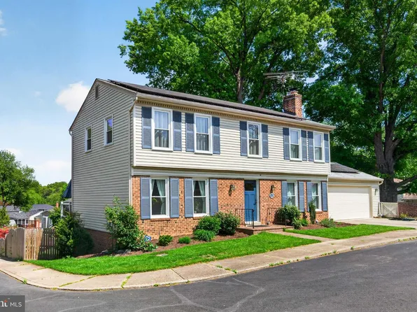 1834 Saint Roman Dr, Vienna, VA 22182