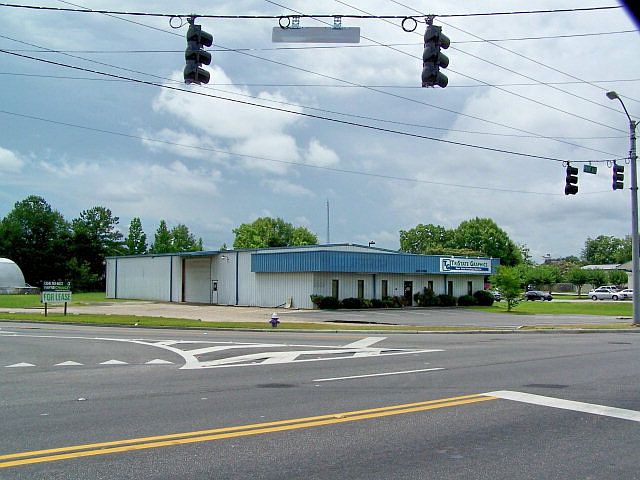 1st image of 2505 S Park Ave