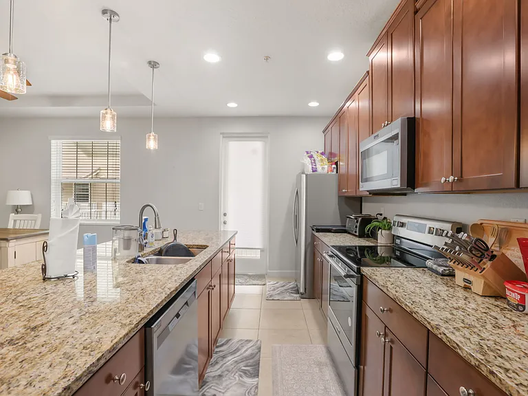 661 Hangnest Ln — Photo 9