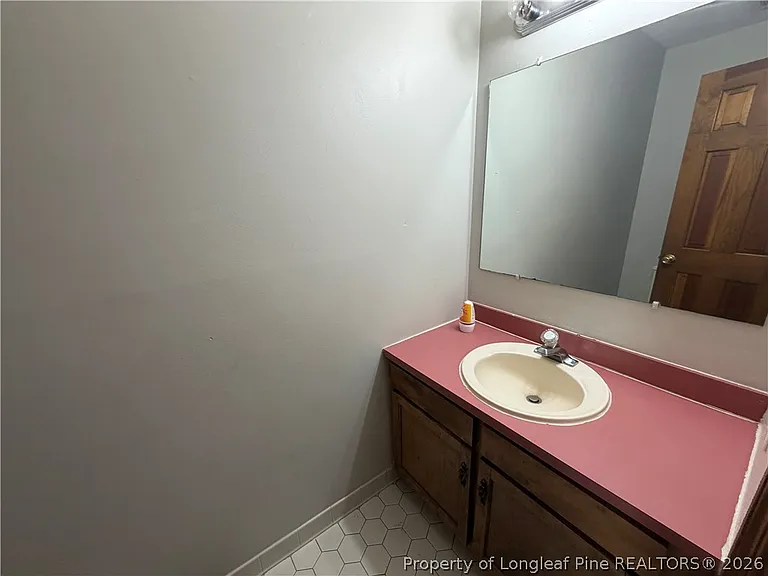 872 Hilton Dr — Photo 6