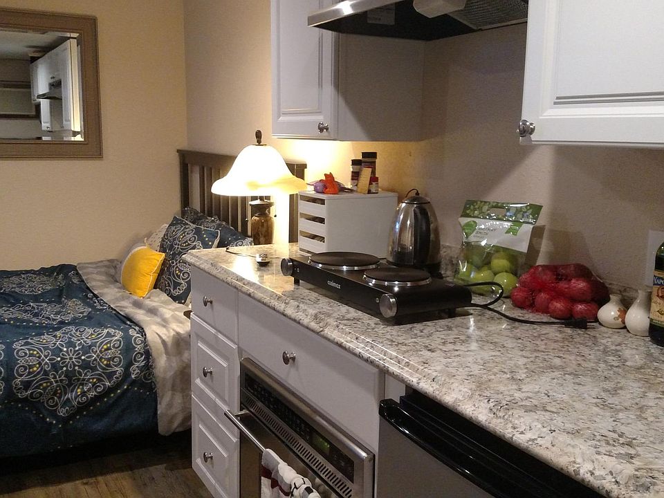 2nd image of 11541 Greenwood Ave N #B05