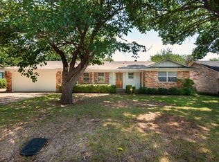 608 Misty Glen Dr, Desoto, TX