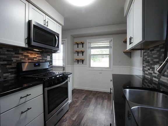 5th image of 1246 Calumet Ave