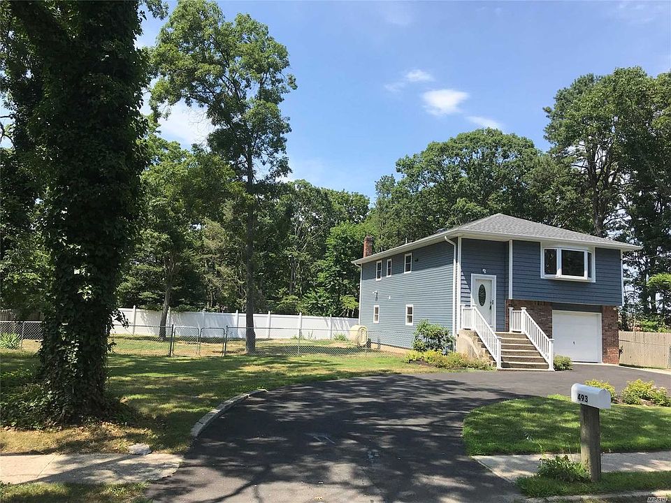 1st image of 493 Peconic St