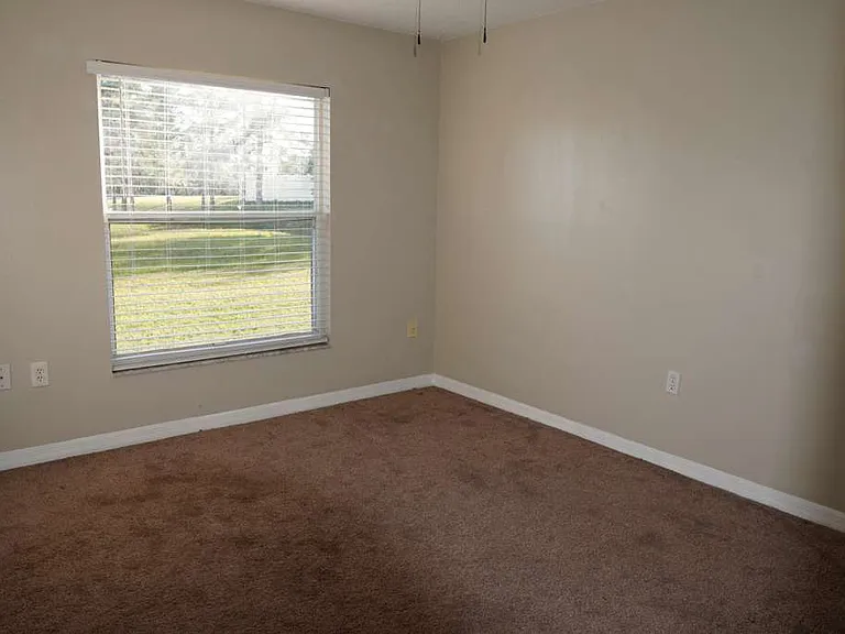 3175 Victoria Dr — Photo 6