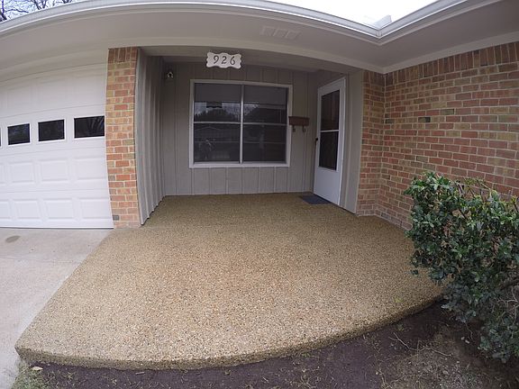 2nd image of 926 Louise St