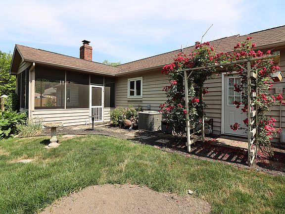 3rd image of 143 Terrace Dr