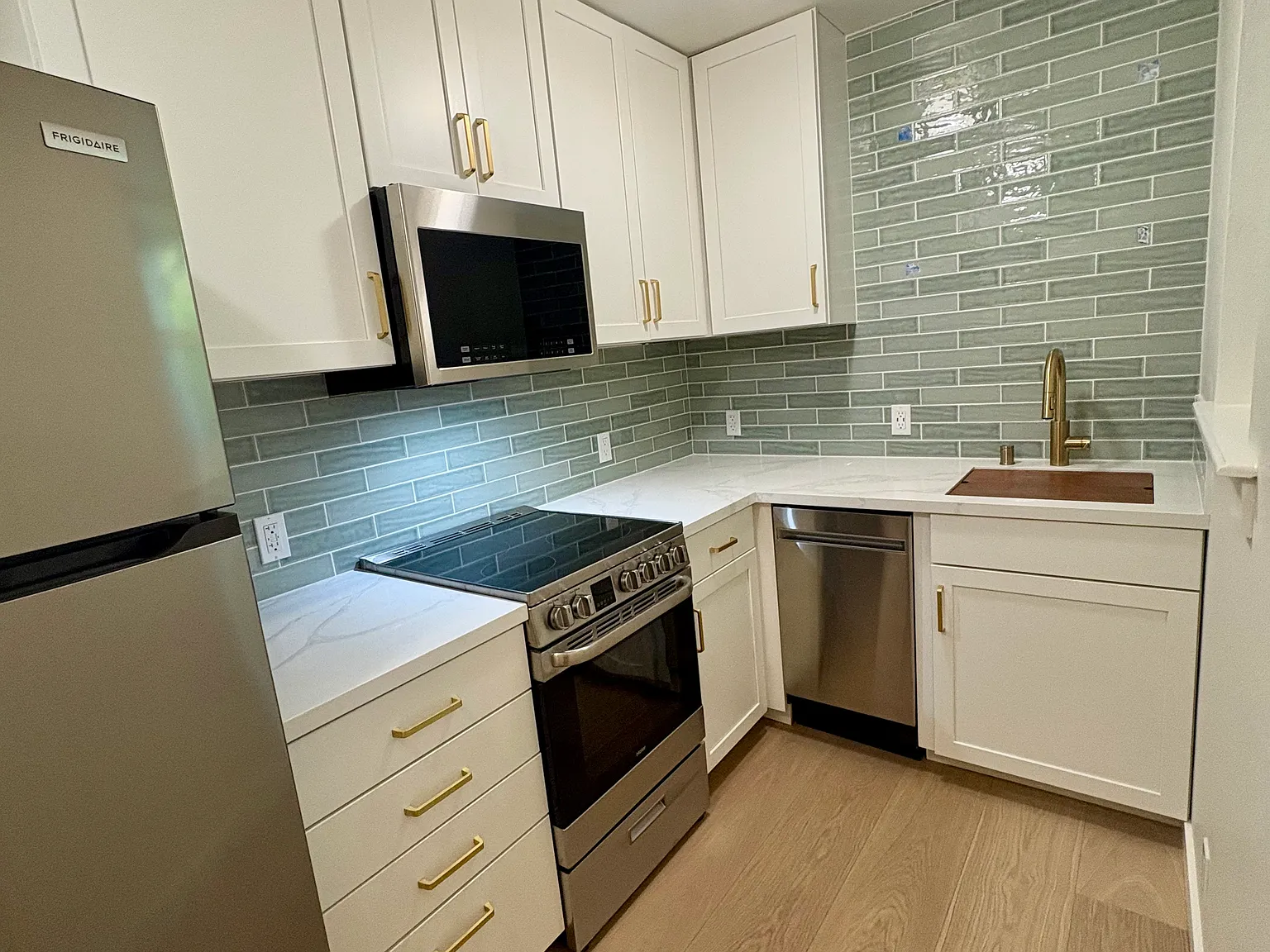 Studio, 420 sqft, $3,100 — Photo 2