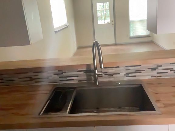 3rd image of 520 Lightsey Rd APT 102
