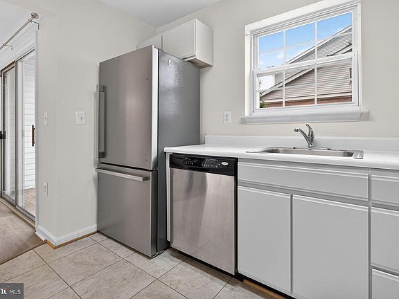 4th image of 655 Constellation Sq SE Unit B