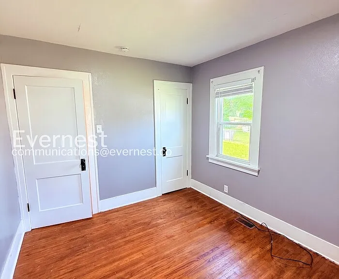 1803 Talbot St — Photo 15
