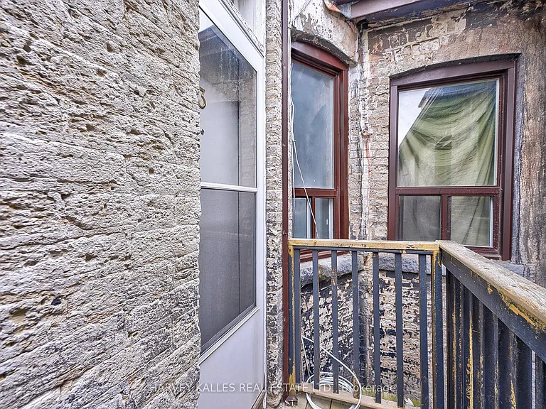 1074 Saint Clair Ave W #4 — Photo 32