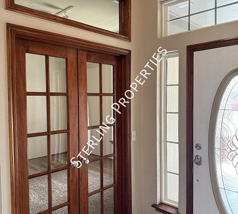 4th image of 604 Applewood St