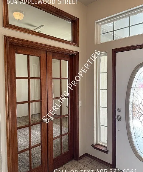 604 Applewood St — Photo 4