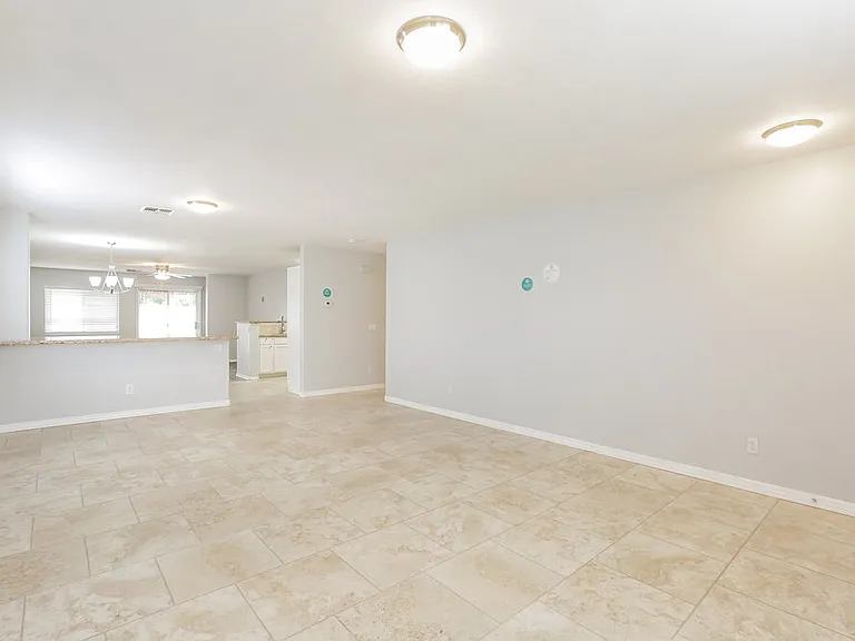 16224 W Pioneer St — Photo 3