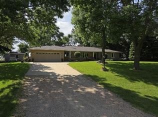 7550 W Shoreline Dr, Waconia, MN 55387