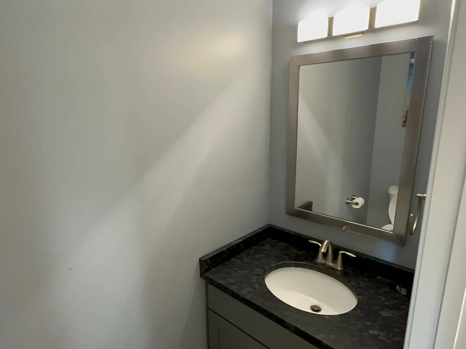 4 bed, 2.5 bath, 2168 sqft, $4,550 — Photo 4