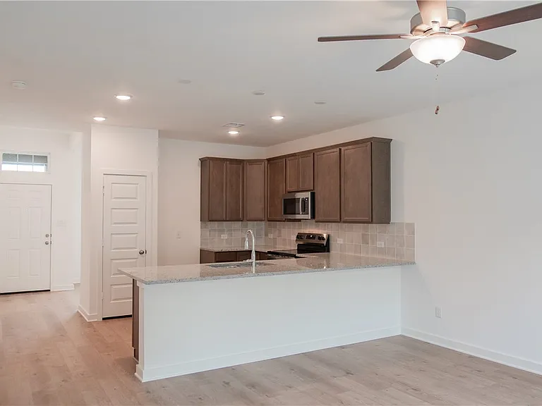 5689 Fox Bluff Dr — Photo 5