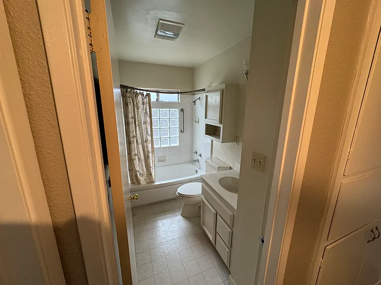 323 Garden Ct — Photo 6