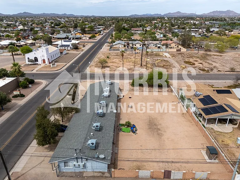 710 N Olive Ave — Photo 37