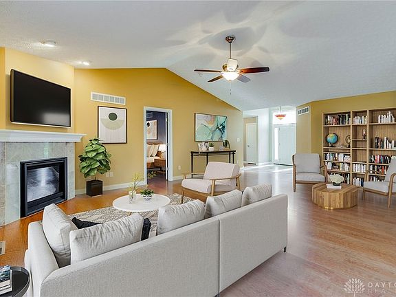 3rd image of 345 Stewart Dr
