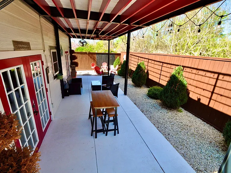 3330 Beran Dr — Photo 38