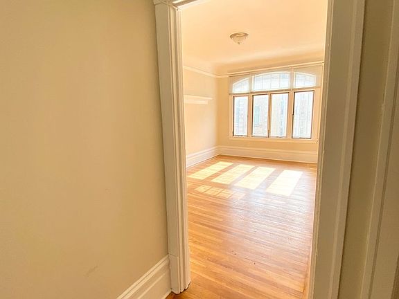 5th image of 838 Hyde St APT 19