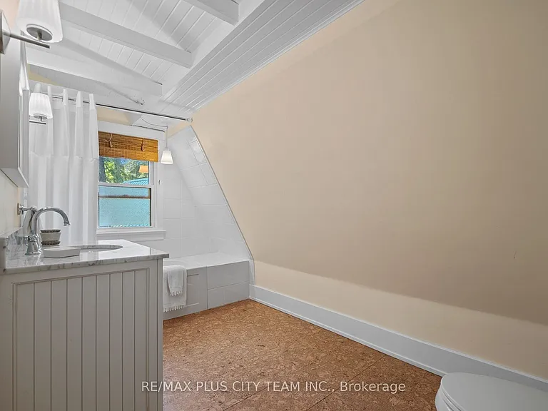 4 Wyckliffe Ave — Photo 27