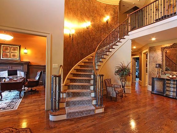 2nd image of 2215 Heathermoor Hill Dr