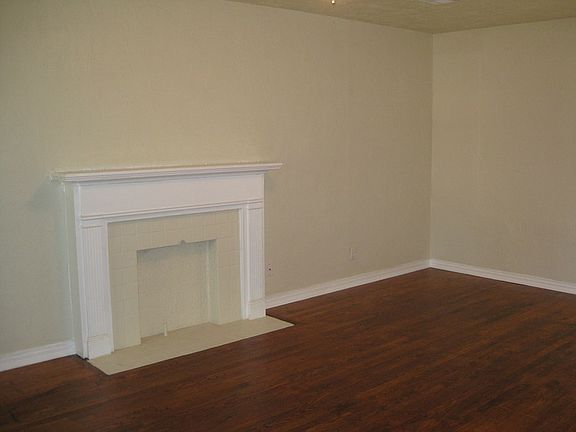 3rd image of 1208 NE 43rd St