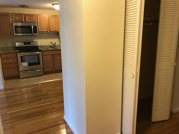4th image of 118 Babcock St #5