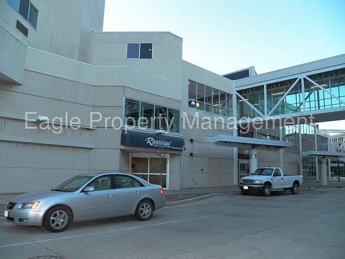 2nd image of 400 1st St SE