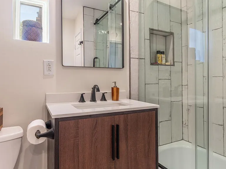 209 N 3rd St #3B — Photo 16