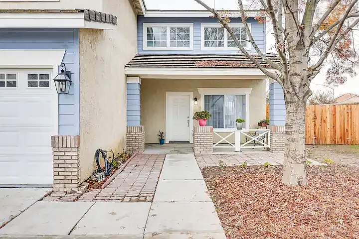 Building Photo - 708 Champagne Ct