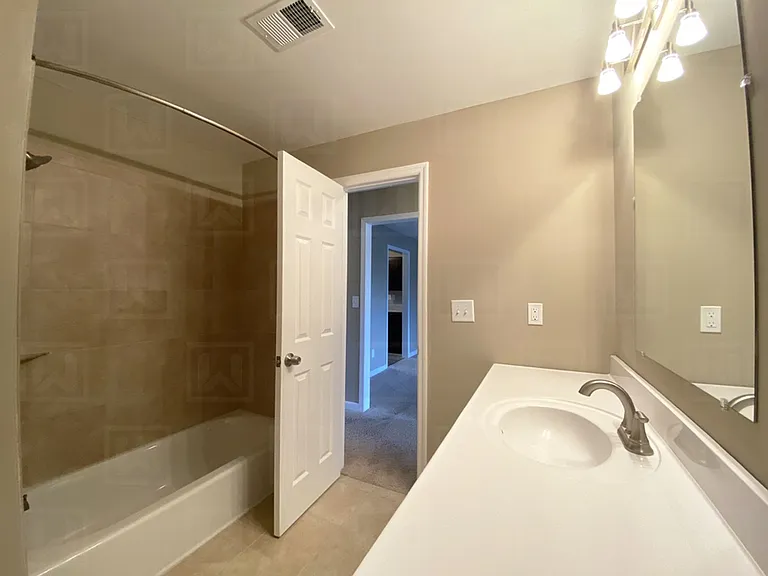 650-688 S Parkell Ave — Photo 20