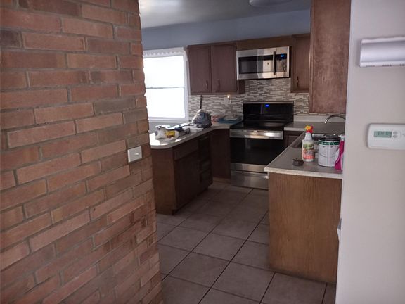 5th image of 307 Bedford Ave