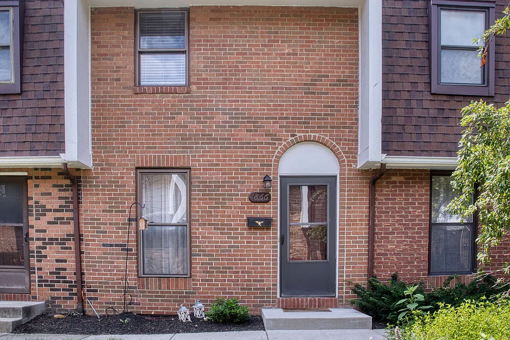 3 bed, 1000 sqft, $3,600 — Photo 1