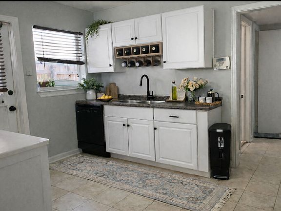 4th image of 2574 College St