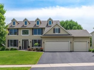 8067 Spruce Trl, Eden Prairie, MN 55347