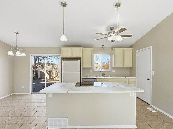 3rd image of 860 Vondelpark Dr