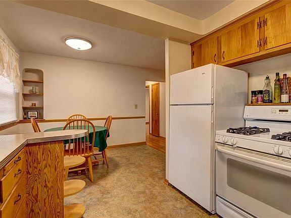3rd image of 30821 Crescent Dr