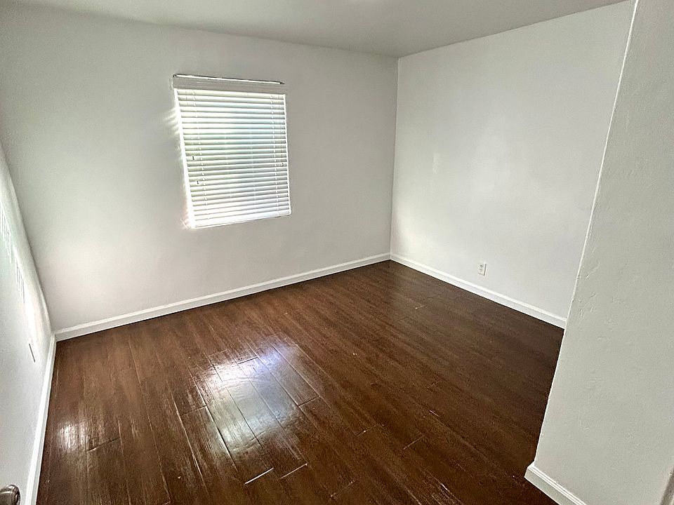 2nd image of 1138 Elm Ave