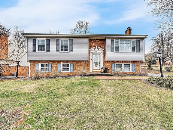 2nd image of 1813 Cambridge Dr