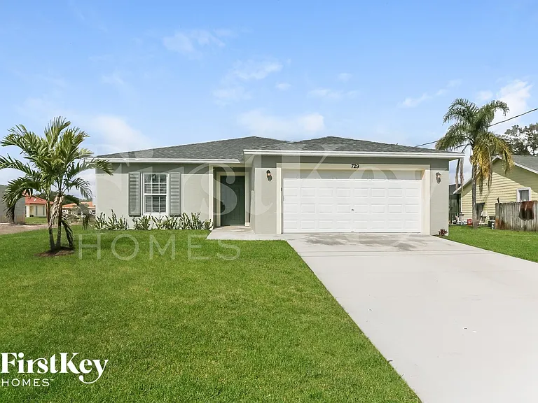 729 SW Estate Ave — Photo 2