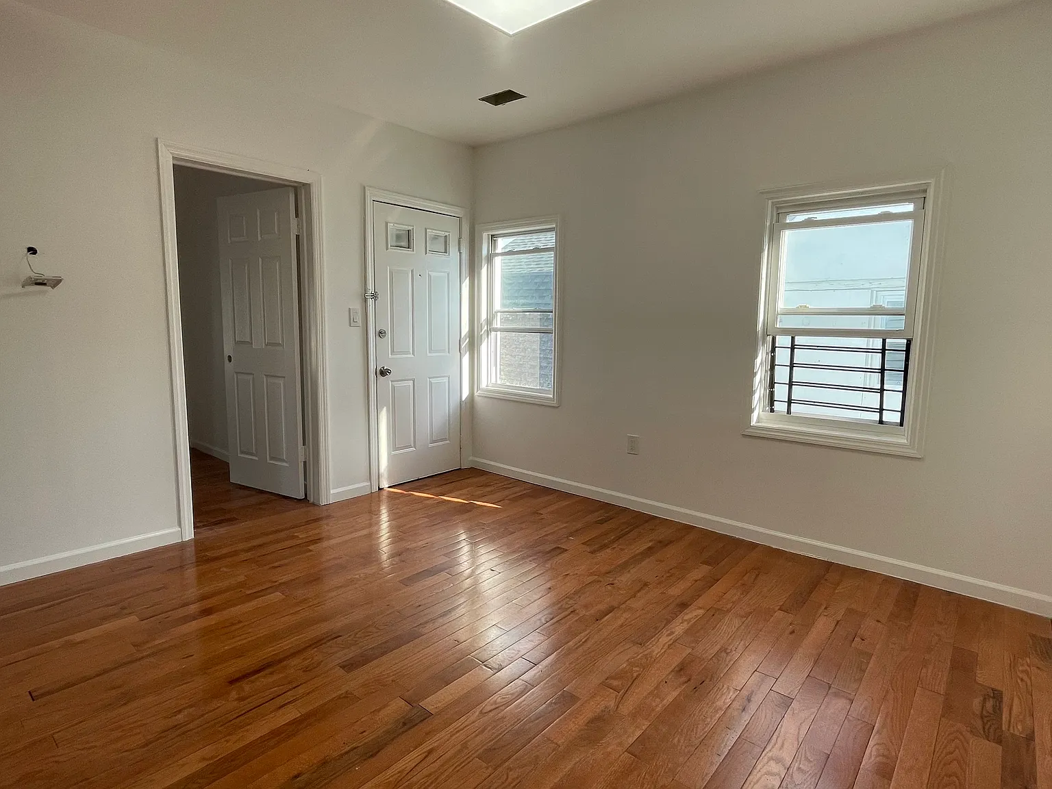 2 bed, 750 sqft, $1,950 — Photo 2