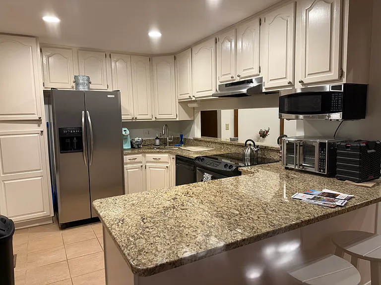 102 Surrey Ln — Photo 8