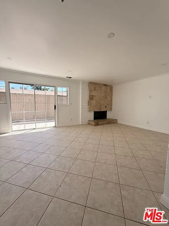 3 bed, 2.5 bath, $3,900 — Photo 1