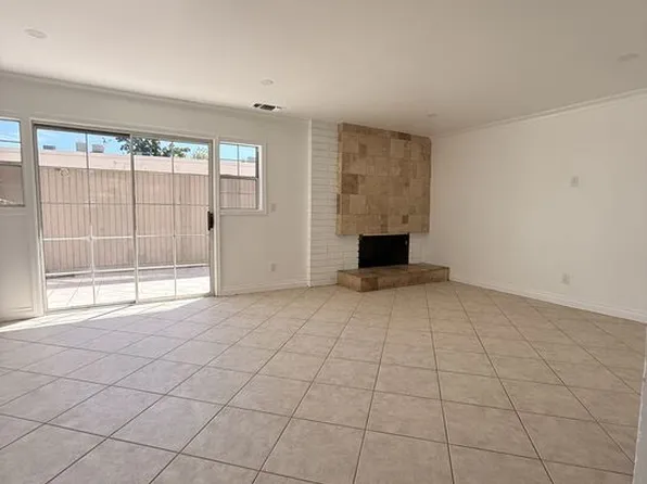 18110 Killion St, Tarzana, CA 91356